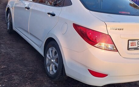 Hyundai Solaris II рестайлинг, 2011 год, 1 200 000 рублей, 19 фотография