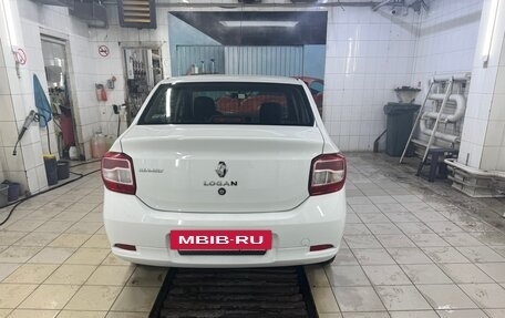 Renault Logan II, 2018 год, 950 000 рублей, 2 фотография