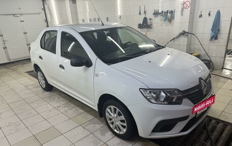 Renault Logan II, 2018 год, 950 000 рублей, 3 фотография