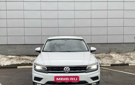 Volkswagen Tiguan II, 2017 год, 2 236 000 рублей, 2 фотография