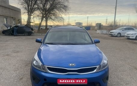 KIA Rio IV, 2018 год, 930 000 рублей, 1 фотография