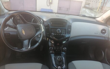 Chevrolet Cruze II, 2010 год, 750 000 рублей, 13 фотография