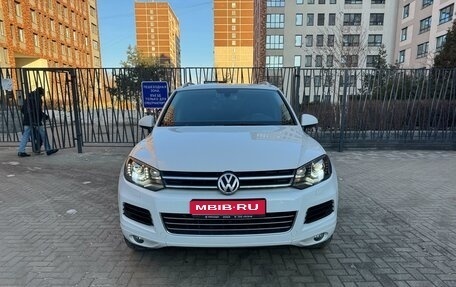 Volkswagen Touareg III, 2012 год, 2 390 000 рублей, 1 фотография