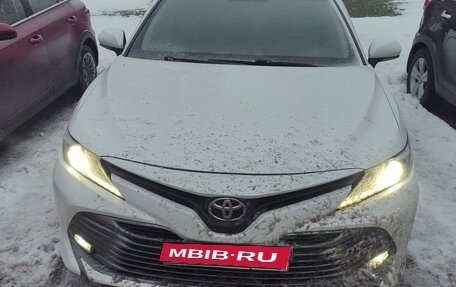 Toyota Camry, 2018 год, 1 900 000 рублей, 1 фотография