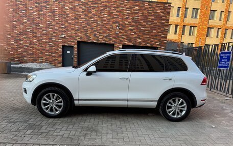 Volkswagen Touareg III, 2012 год, 2 390 000 рублей, 3 фотография