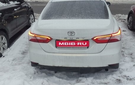 Toyota Camry, 2018 год, 1 900 000 рублей, 2 фотография