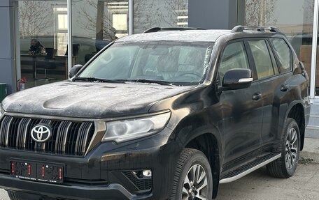 Toyota Land Cruiser Prado 150 рестайлинг 2, 2022 год, 8 500 000 рублей, 1 фотография