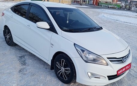 Hyundai Solaris II рестайлинг, 2014 год, 1 050 000 рублей, 1 фотография