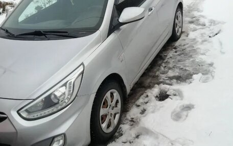 Hyundai Solaris II рестайлинг, 2013 год, 810 000 рублей, 4 фотография