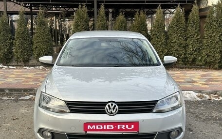 Volkswagen Jetta VI, 2012 год, 1 100 000 рублей, 2 фотография