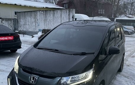 Honda Freed II, 2017 год, 1 999 999 рублей, 2 фотография