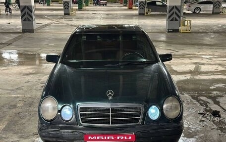 Mercedes-Benz E-Класс, 1996 год, 400 000 рублей, 2 фотография