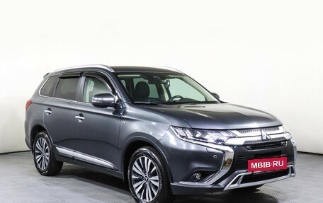 Mitsubishi Outlander III рестайлинг 3, 2019 год, 3 850 000 рублей, 3 фотография