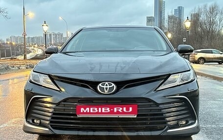 Toyota Camry, 2021 год, 3 190 000 рублей, 4 фотография