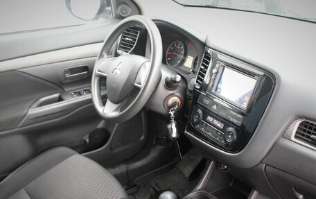 Mitsubishi Outlander III рестайлинг 3, 2015 год, 1 690 000 рублей, 12 фотография