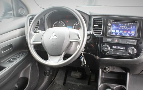 Mitsubishi Outlander III рестайлинг 3, 2015 год, 1 690 000 рублей, 15 фотография