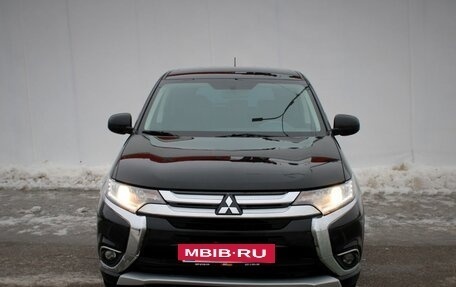 Mitsubishi Outlander III рестайлинг 3, 2015 год, 1 690 000 рублей, 2 фотография