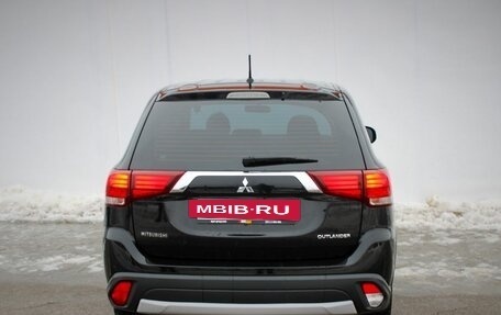 Mitsubishi Outlander III рестайлинг 3, 2015 год, 1 690 000 рублей, 6 фотография