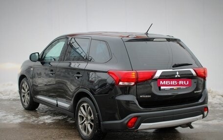 Mitsubishi Outlander III рестайлинг 3, 2015 год, 1 690 000 рублей, 5 фотография