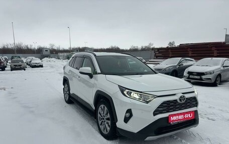 Toyota RAV4, 2020 год, 3 395 000 рублей, 2 фотография