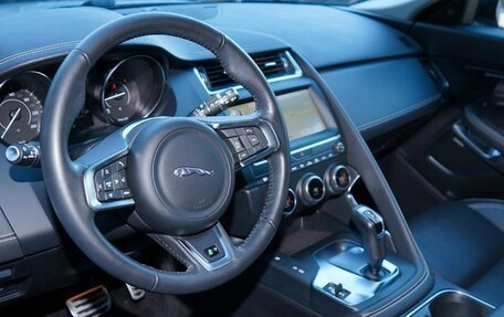 Jaguar E-Pace, 2020 год, 3 130 000 рублей, 8 фотография