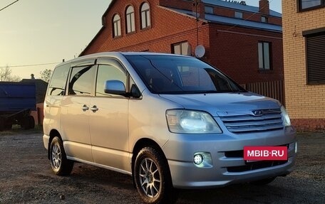 Toyota Noah III, 2003 год, 1 030 000 рублей, 2 фотография