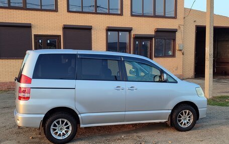 Toyota Noah III, 2003 год, 1 030 000 рублей, 8 фотография