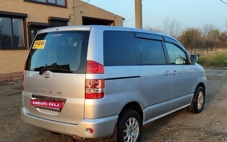 Toyota Noah III, 2003 год, 1 030 000 рублей, 7 фотография