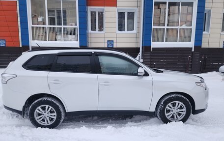 Mitsubishi Outlander III рестайлинг 3, 2013 год, 1 950 000 рублей, 4 фотография