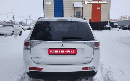 Mitsubishi Outlander III рестайлинг 3, 2013 год, 1 950 000 рублей, 3 фотография