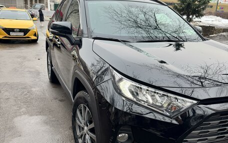 Toyota RAV4, 2021 год, 3 850 000 рублей, 2 фотография