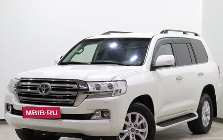 Toyota Land Cruiser 200, 2017 год, 7 360 000 рублей, 2 фотография