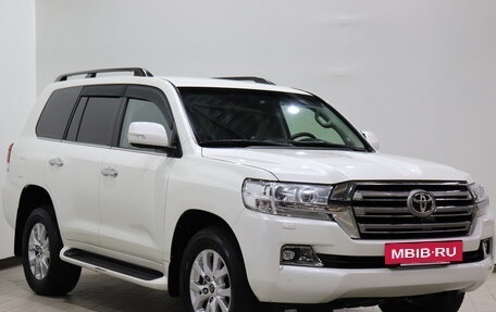 Toyota Land Cruiser 200, 2017 год, 7 360 000 рублей, 4 фотография