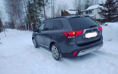 Mitsubishi Outlander III рестайлинг 3, 2021 год, 2 700 000 рублей, 2 фотография