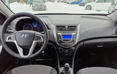 Hyundai Solaris II рестайлинг, 2013 год, 834 995 рублей, 16 фотография