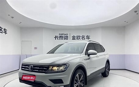 Volkswagen Tiguan II, 2021 год, 2 300 000 рублей, 1 фотография