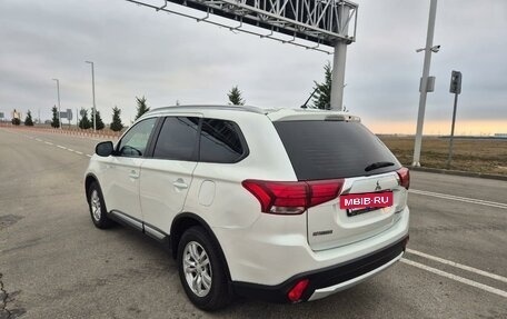 Mitsubishi Outlander III рестайлинг 3, 2015 год, 1 580 000 рублей, 9 фотография