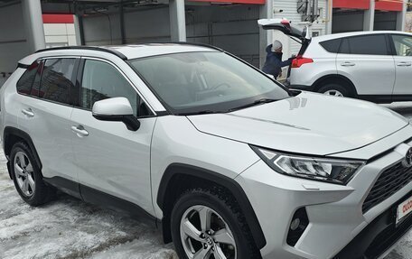 Toyota RAV4, 2020 год, 3 650 000 рублей, 2 фотография