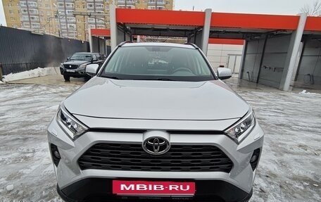 Toyota RAV4, 2020 год, 3 650 000 рублей, 4 фотография