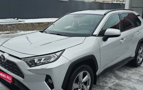 Toyota RAV4, 2020 год, 3 650 000 рублей, 8 фотография