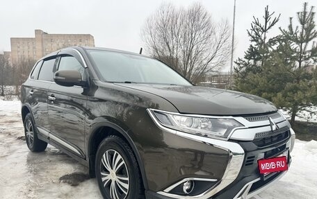 Mitsubishi Outlander III рестайлинг 3, 2018 год, 2 900 000 рублей, 3 фотография