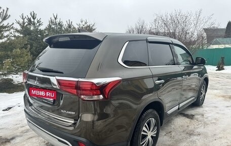 Mitsubishi Outlander III рестайлинг 3, 2018 год, 2 900 000 рублей, 5 фотография