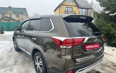 Mitsubishi Outlander III рестайлинг 3, 2018 год, 2 900 000 рублей, 7 фотография