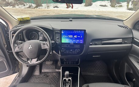 Mitsubishi Outlander III рестайлинг 3, 2018 год, 2 900 000 рублей, 14 фотография