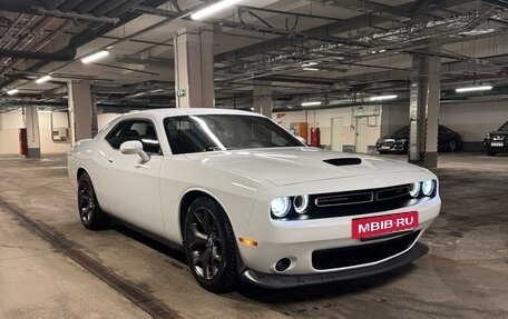 Dodge Challenger III рестайлинг 2, 2018 год, 3 800 000 рублей, 3 фотография