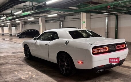 Dodge Challenger III рестайлинг 2, 2018 год, 3 800 000 рублей, 7 фотография