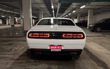 Dodge Challenger III рестайлинг 2, 2018 год, 3 800 000 рублей, 6 фотография