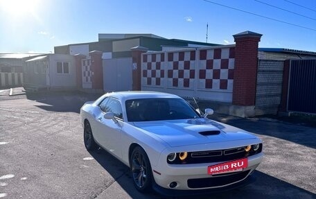 Dodge Challenger III рестайлинг 2, 2018 год, 3 800 000 рублей, 14 фотография