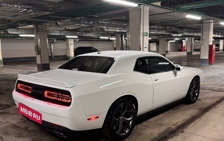 Dodge Challenger III рестайлинг 2, 2018 год, 3 800 000 рублей, 5 фотография