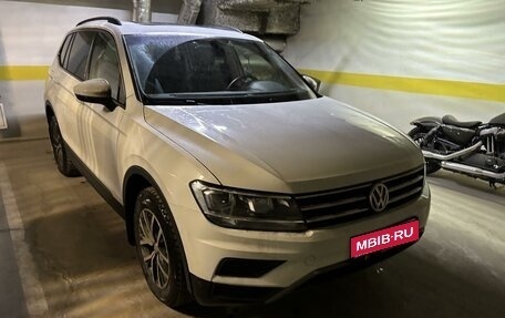 Volkswagen Tiguan II, 2019 год, 3 450 000 рублей, 1 фотография